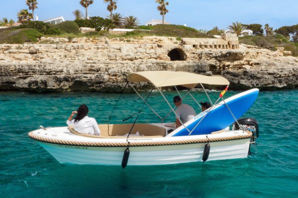 Amigos en barco alquiler en Ciutadella de Menorca