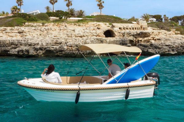 Amigos en barco alquiler en Ciutadella de Menorca