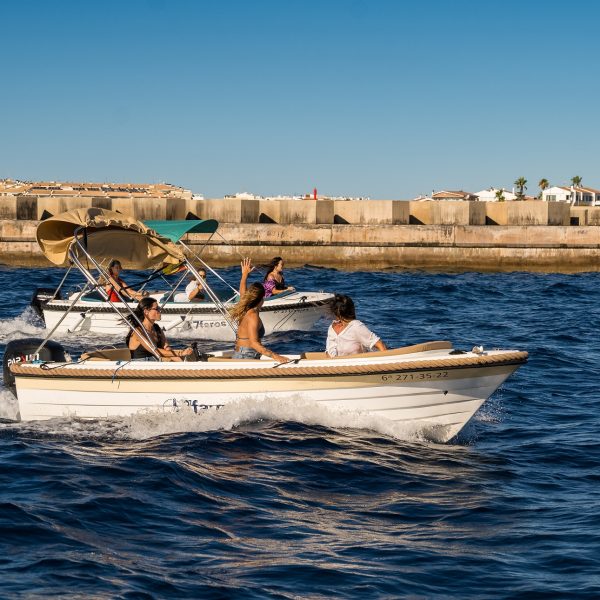 BOAT RENTAL IN MENORCA FRIENDS